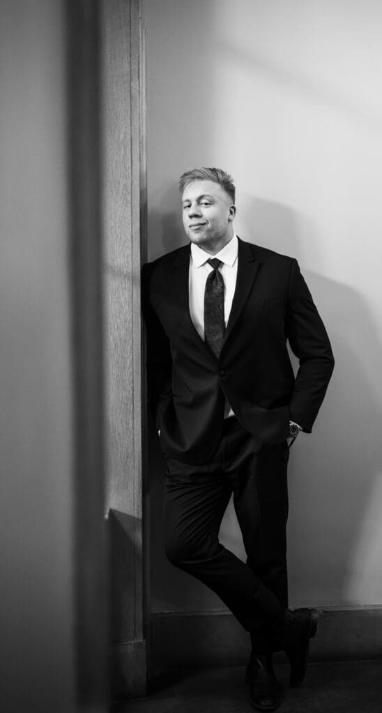 Editorial black and white photo of groom at the historic Ohio Statehouse